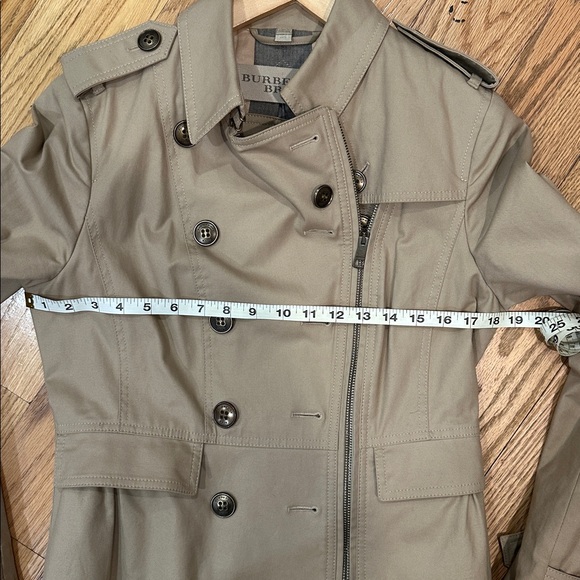 Burberry Women's Classic Tan Crop Trench - Picture 6 of 8